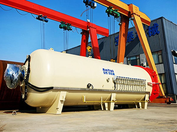 小型實(shí)驗室熱壓罐發(fā)貨現(xiàn)場